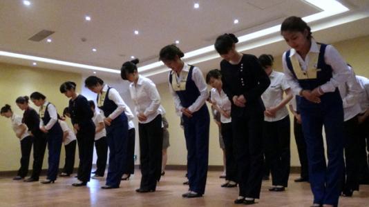 融入趣味游戲的禮儀培訓(xùn) 激發(fā)員工參與熱情