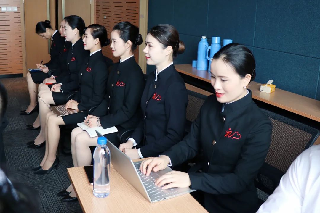 提升服務(wù)品質(zhì)，打造專業(yè)形象 谷田稻香攜手東方禮儀華平生團(tuán)隊(duì)開(kāi)展服務(wù)禮儀培訓(xùn)